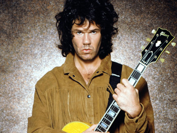 Гари Мур с гитарой Gary Moore
